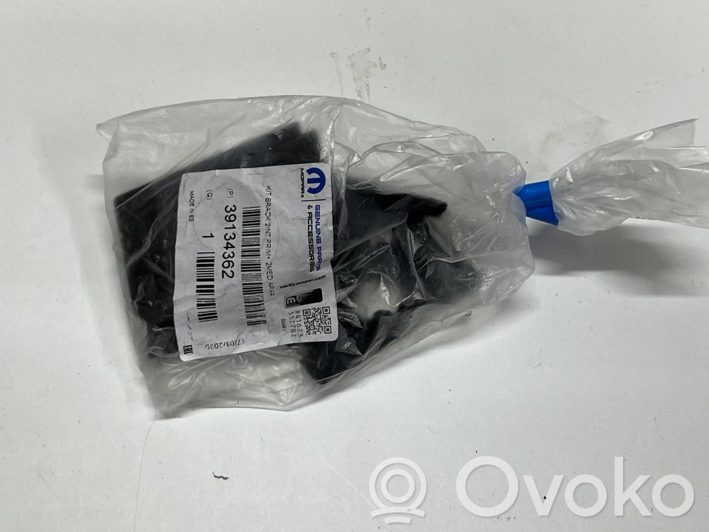 Opel Crossland X Uchwyt przedniego czujnika parkowania PDC 