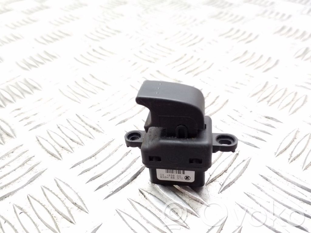 Mazda 3 I Electric window control switch 