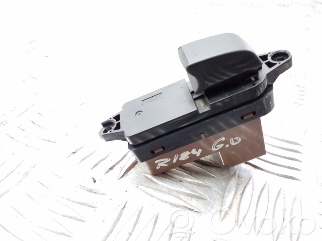 Electric window control switch   GP9G66380