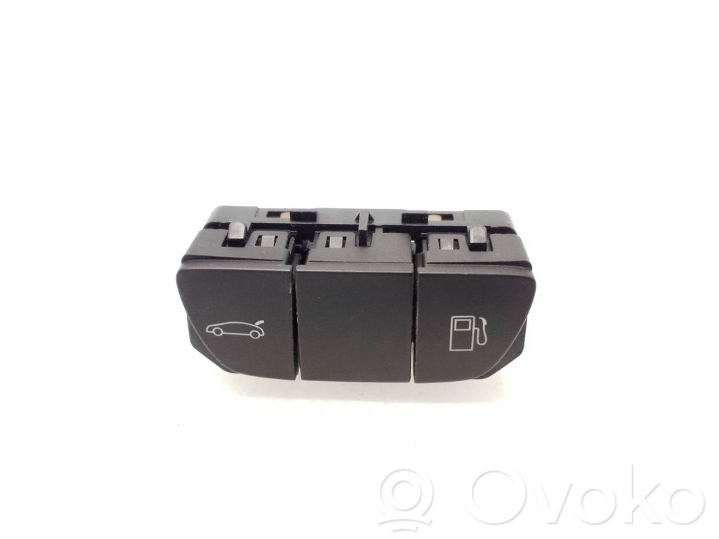 Peugeot 508 Fuel tank opening switch 
