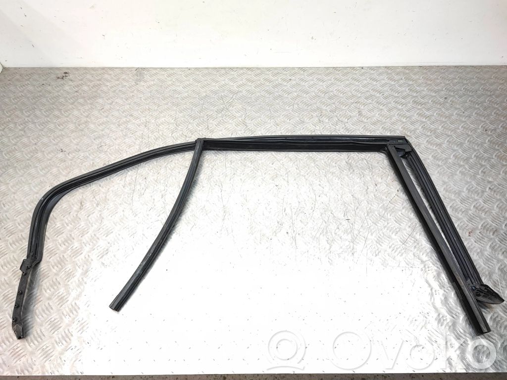 BMW 5 G30 G31 G38 Gumowa uszczelka szyby drzwi tylnych 