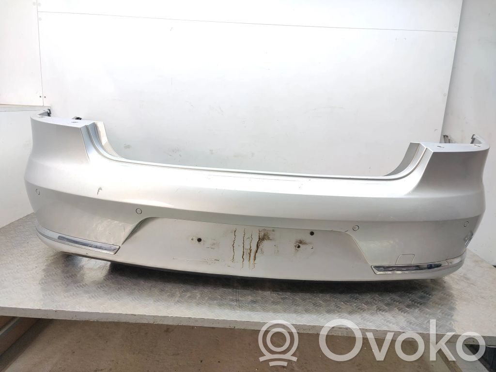Volkswagen PASSAT B7 Parachoques 