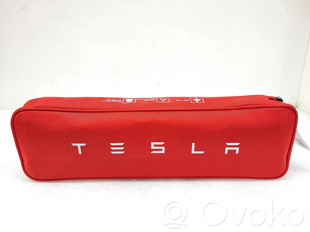 Tesla Model 3 First aid kit 
