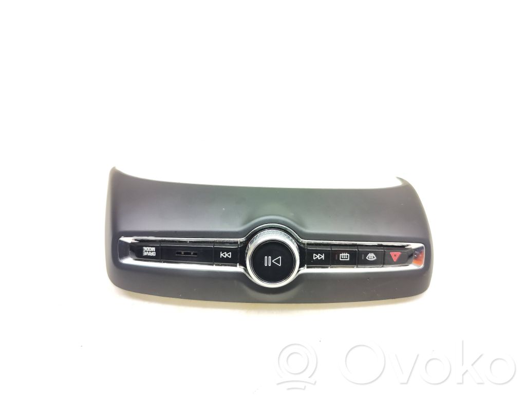 Volvo XC40 Head unit multimedia control 