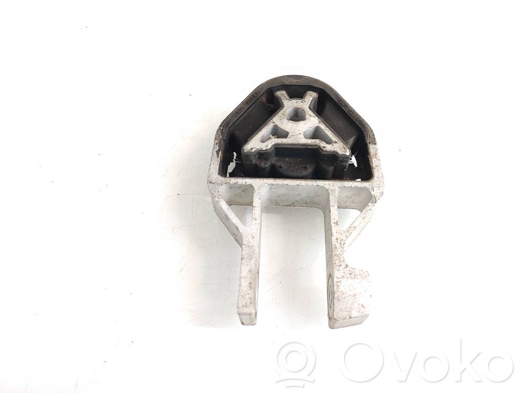 Volvo XC40 Engine mount bracket 