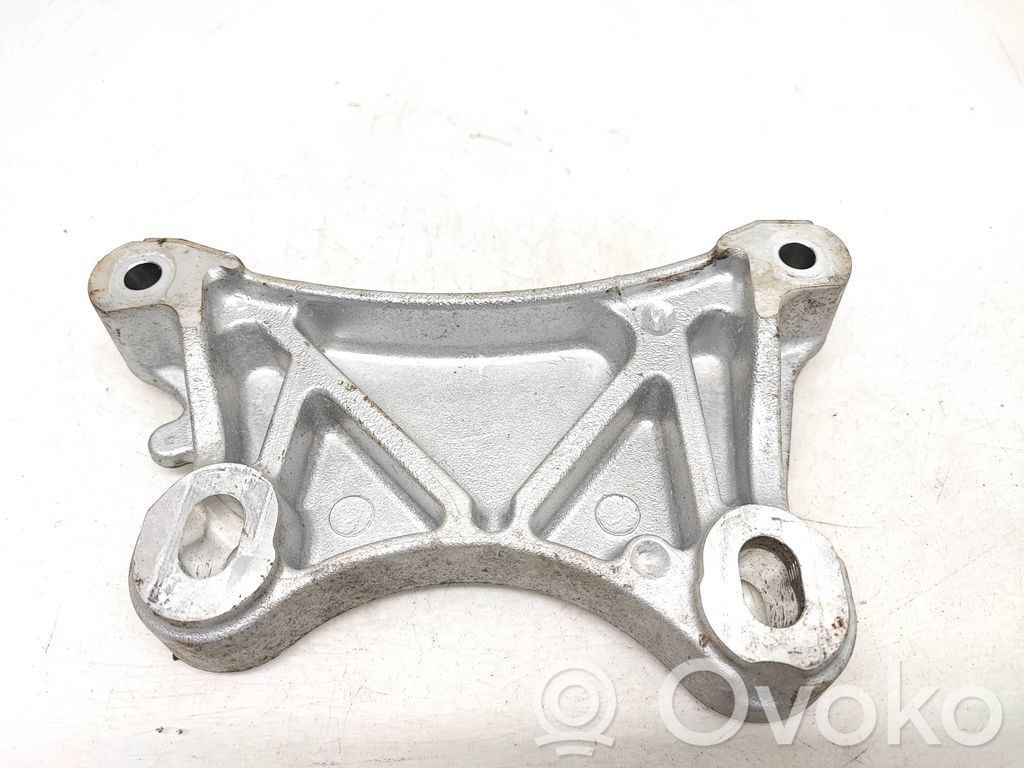 Opel Vivaro Engine mounting bracket 