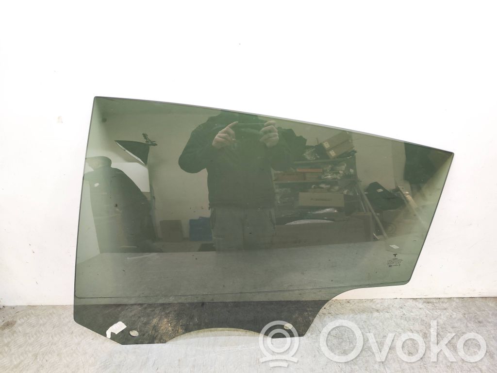 Tesla Model Y Основное стекло задних дверей 