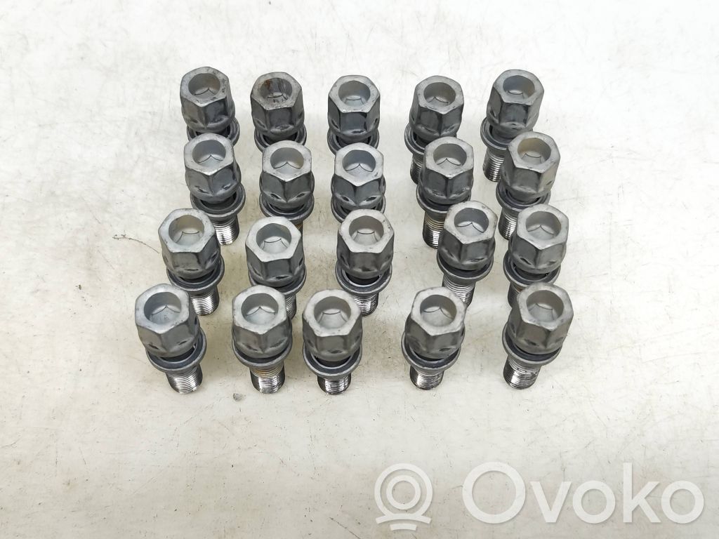 Mutterit/pultit