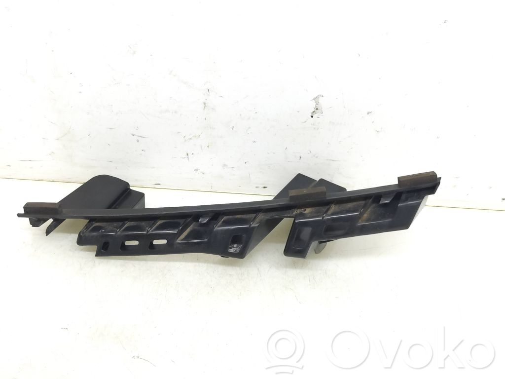 Suzuki Vitara (LY) Soporte del parachoques delantero