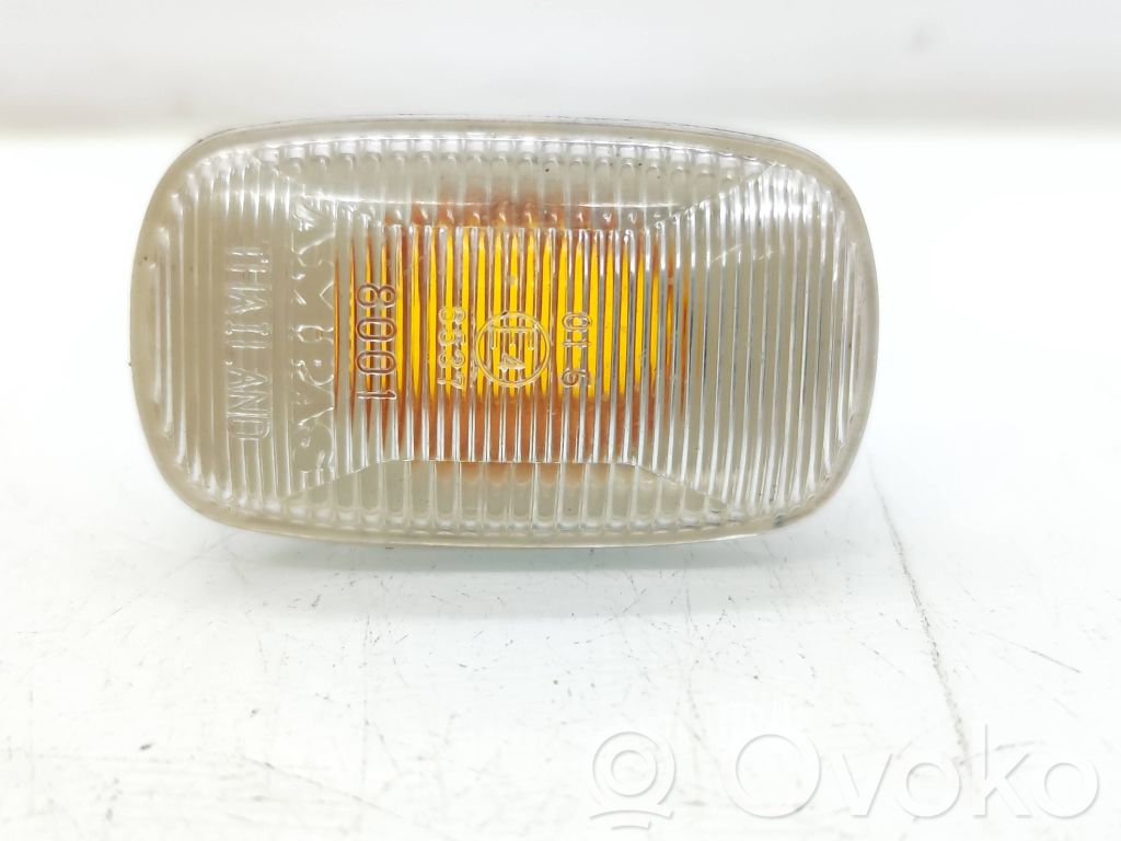 Front fender indicator light   E46537,8001