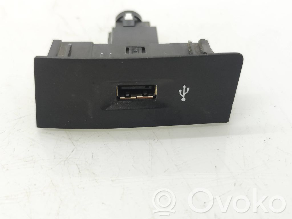 Volkswagen Transporter - Caravelle T6 Enchufe conector USB 