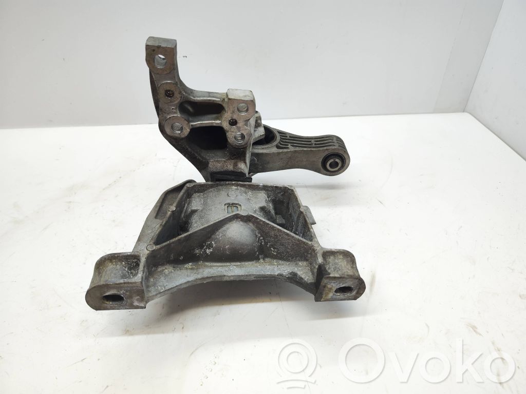 Toyota Proace Engine mount bracket 