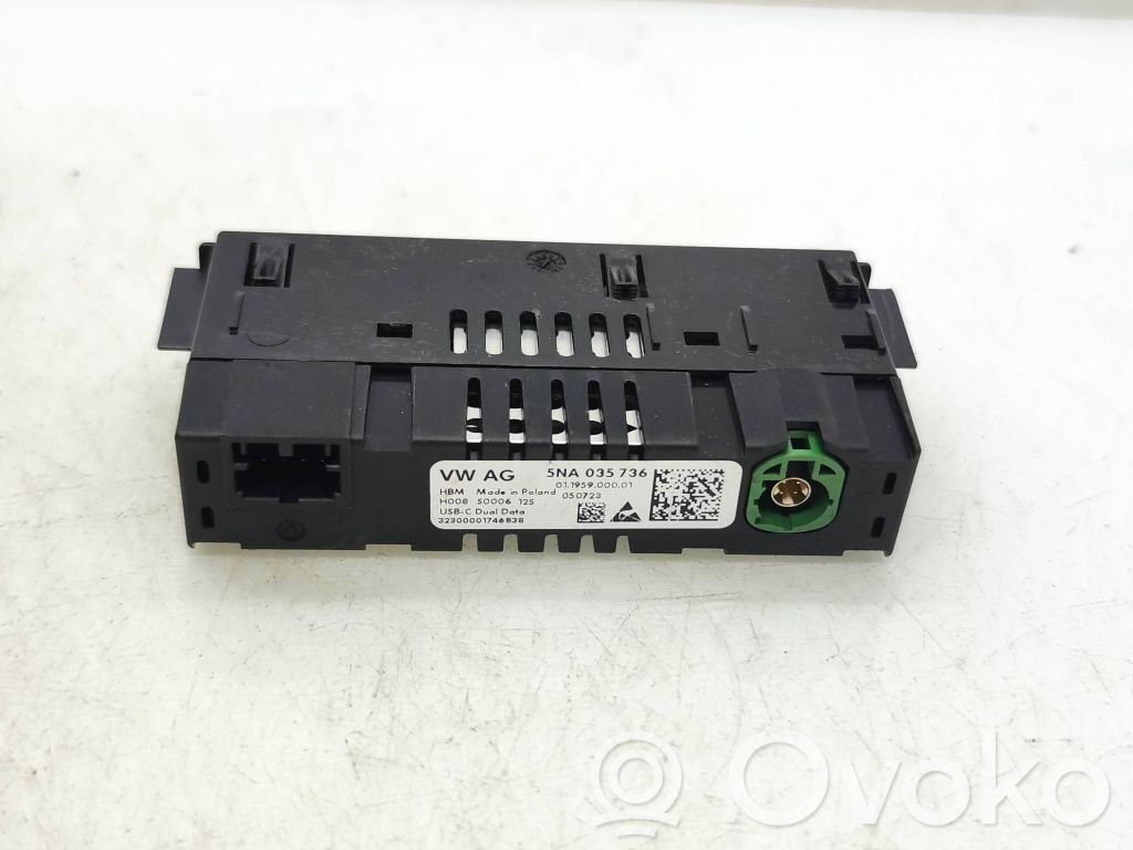 Cupra Born Enchufe conector USB 