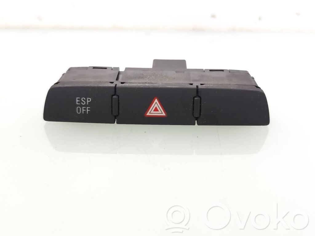 Audi Q7 4L Interrupteur feux de détresse