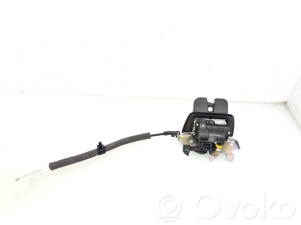 Audi A4 S4 B9 Aizmugurējā pārsega slēdzene