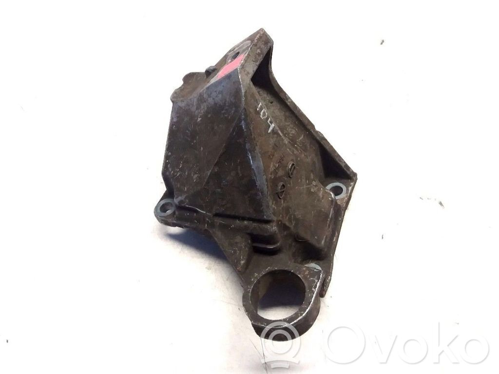 Engine mounting bracket   4A0399114M