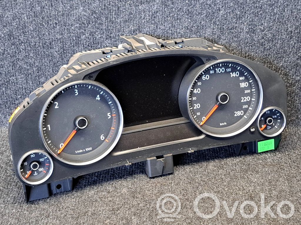 Volkswagen Touareg II Tachimetro (quadro strumenti) 
