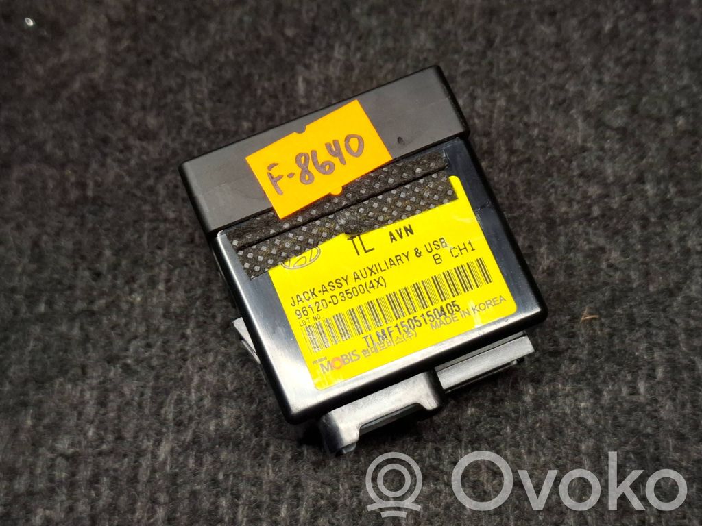 Hyundai Tucson TL Enchufe conector USB 