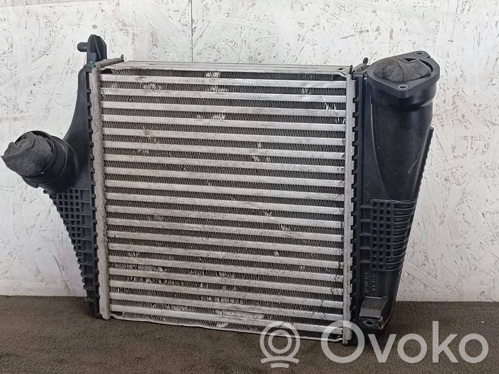 Audi Q7 4M Interkūlerio radiatorius 