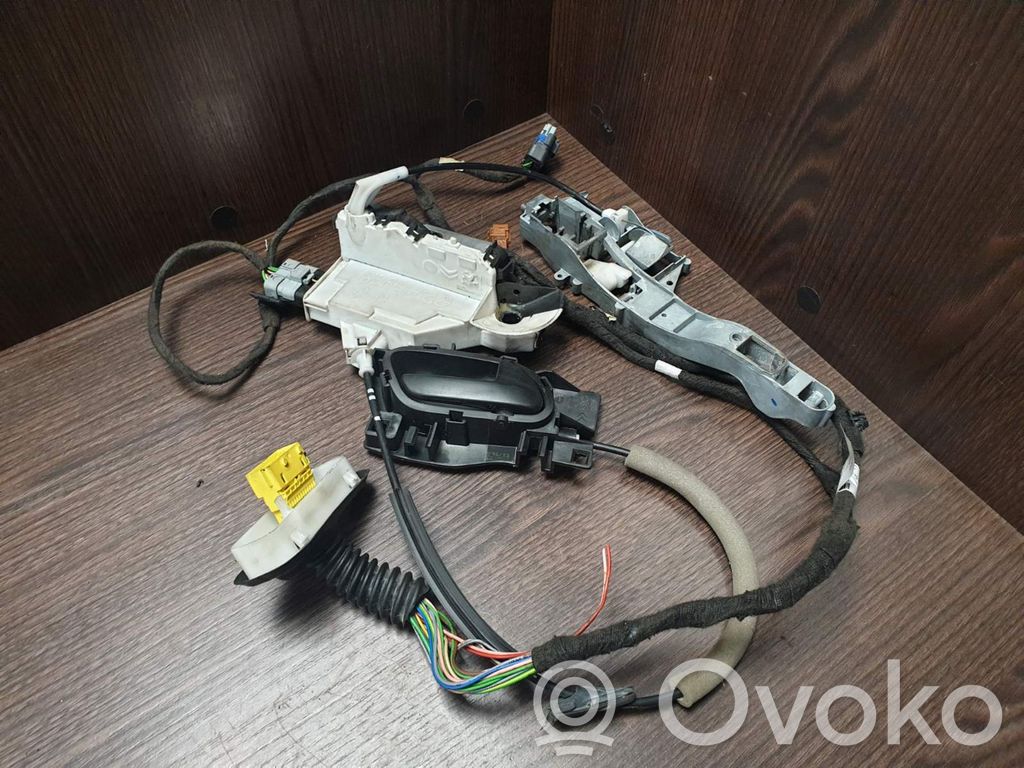 Citroen Berlingo Front door lock 