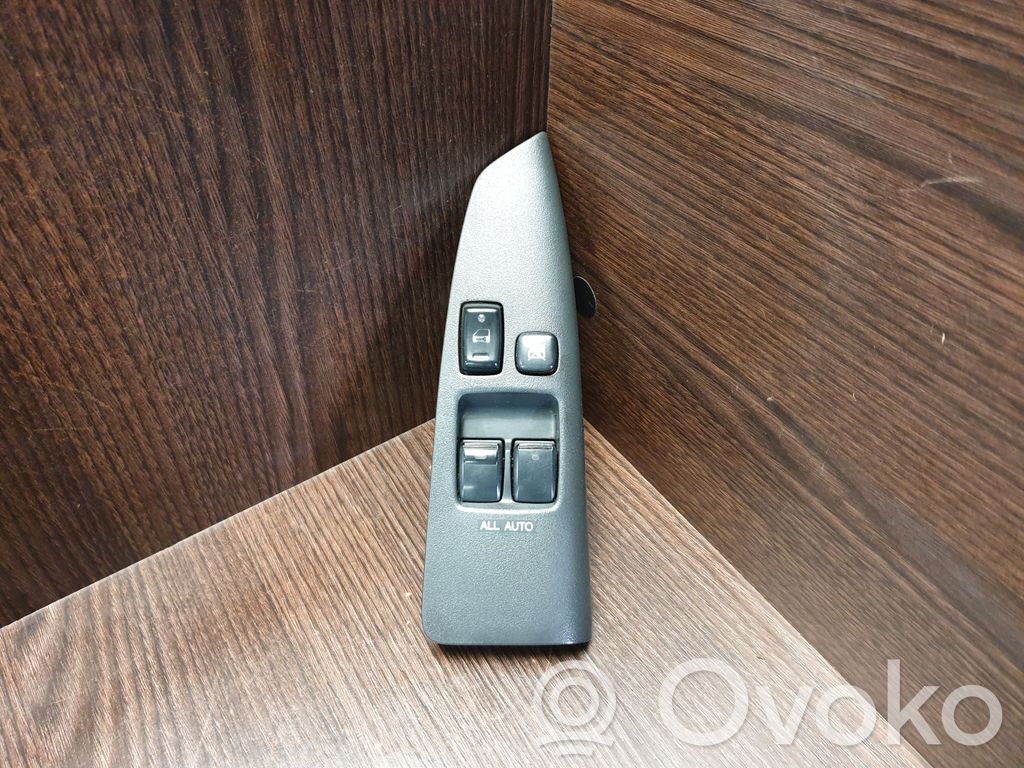 Toyota Avensis Verso Electric window control switch 