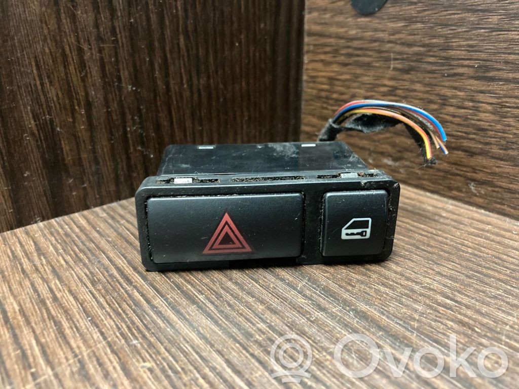 Hazard light switch   61318368920
