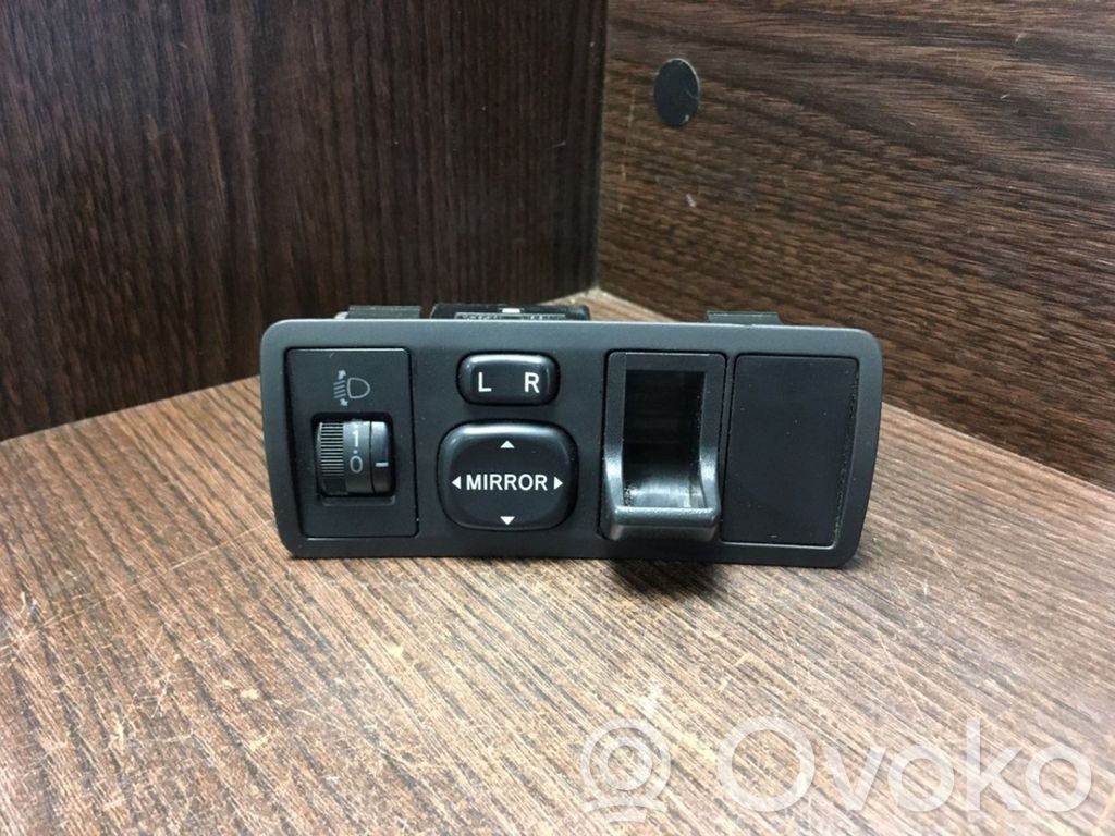 Toyota Corolla Verso E121 Wing mirror switch 