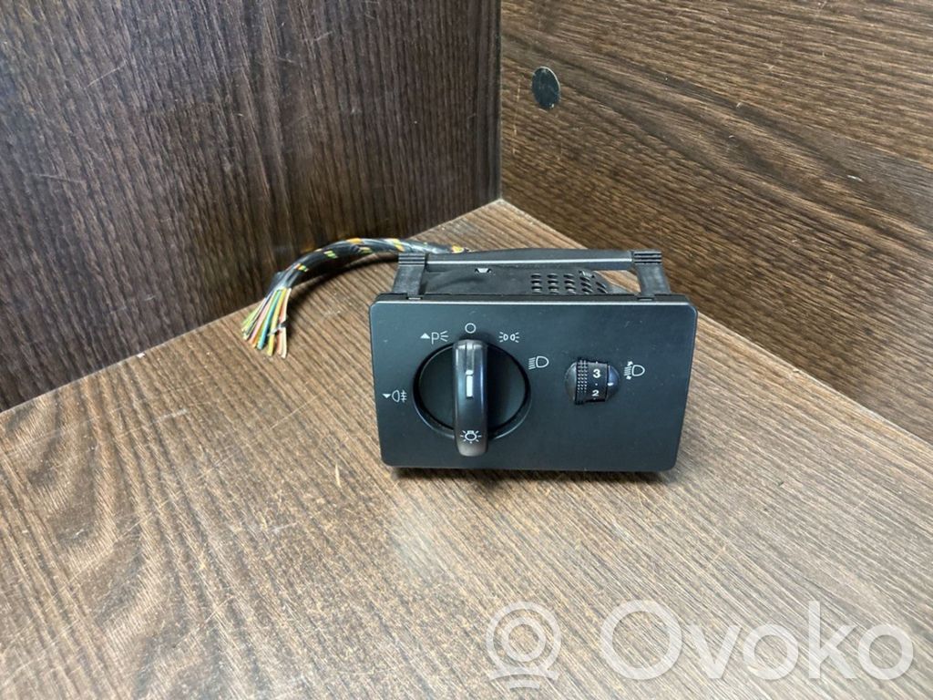 Light switch   4M5T13A024EA