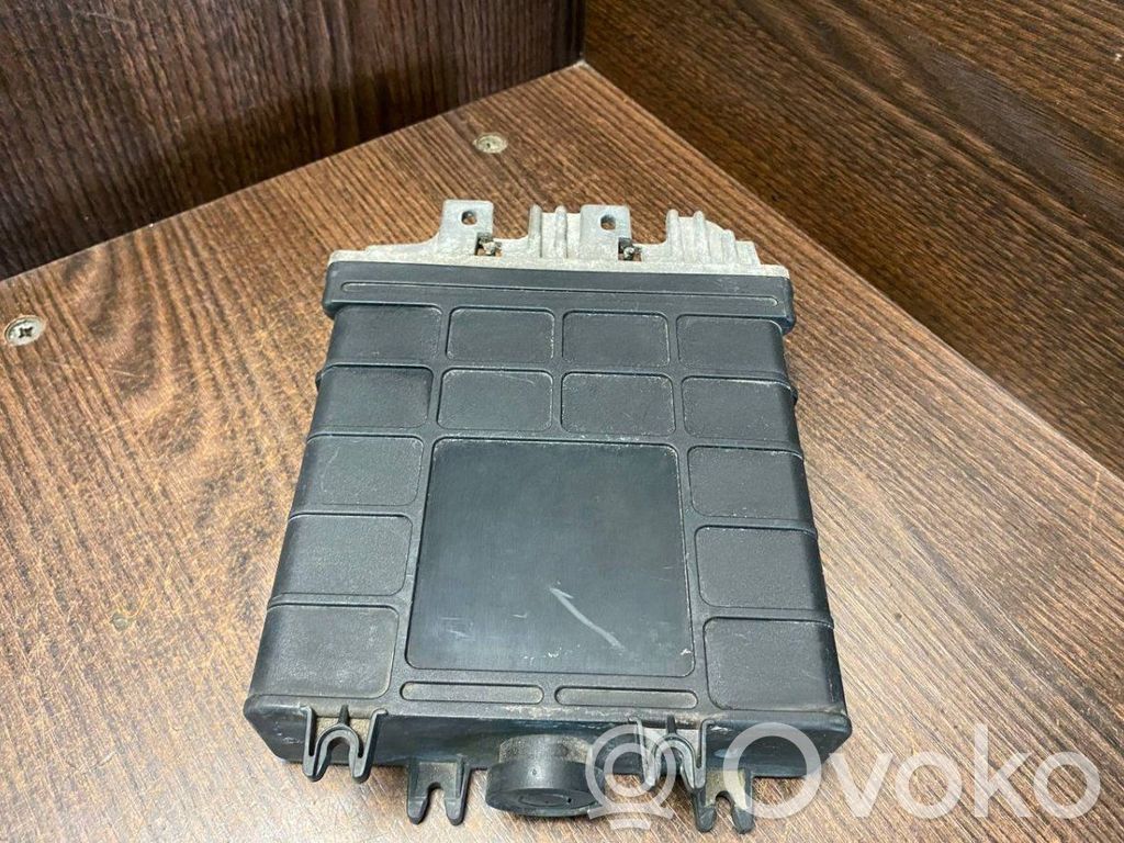 Volkswagen Golf III Unitate/modul de control motor 