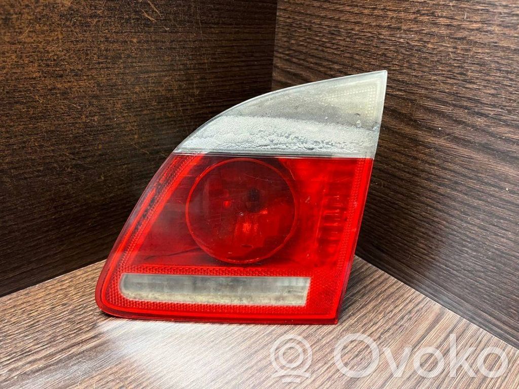 BMW 5 E60 E61 Aizmugurējais lukturis pārsegā 