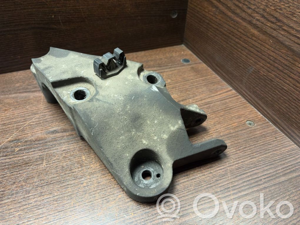 Renault Master II Engine mounting bracket 