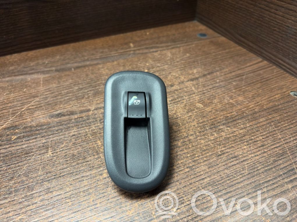 Electric window control switch   8200548968,8200548968,1007478