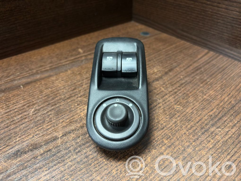 Renault Master II Electric window control switch 