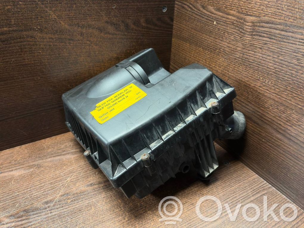 Opel Vivaro Air filter box 