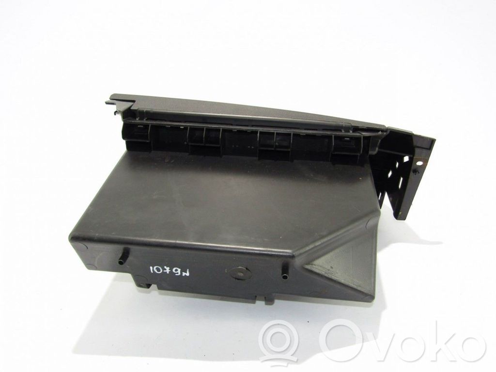 Renault Clio III Glove box 