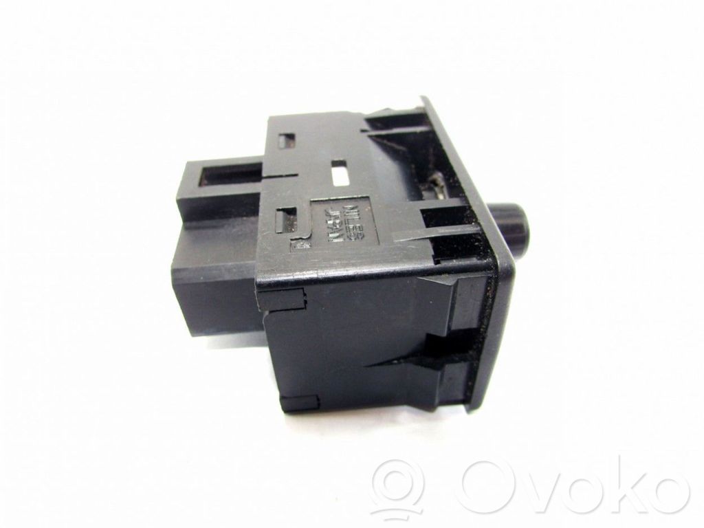 Wing mirror switch   NRA