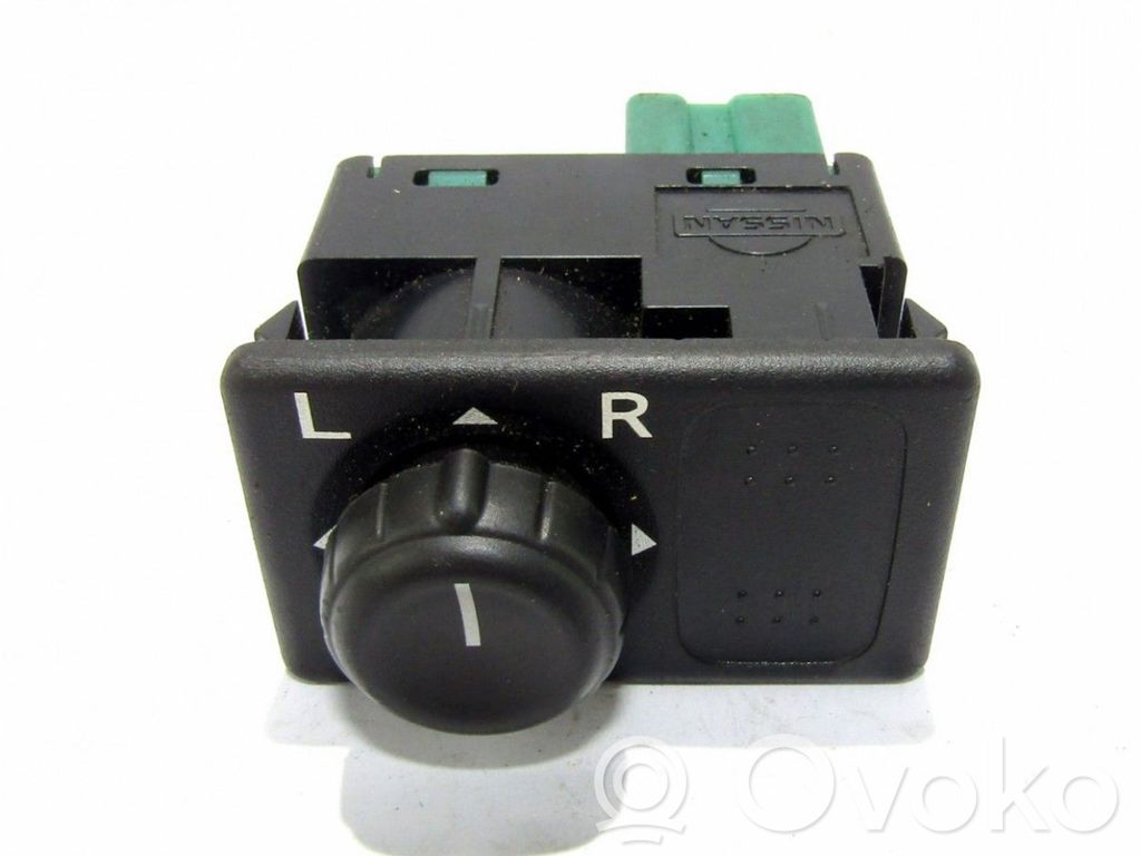 Nissan Primera Wing mirror switch 
