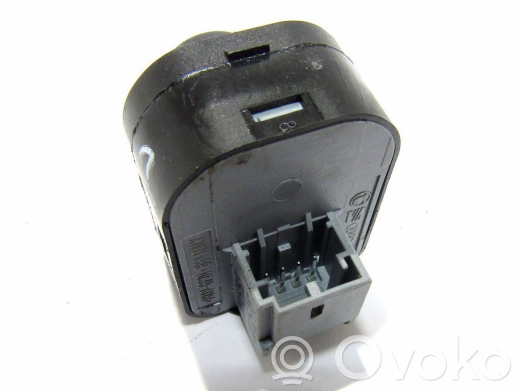 Wing mirror switch   8U0959565