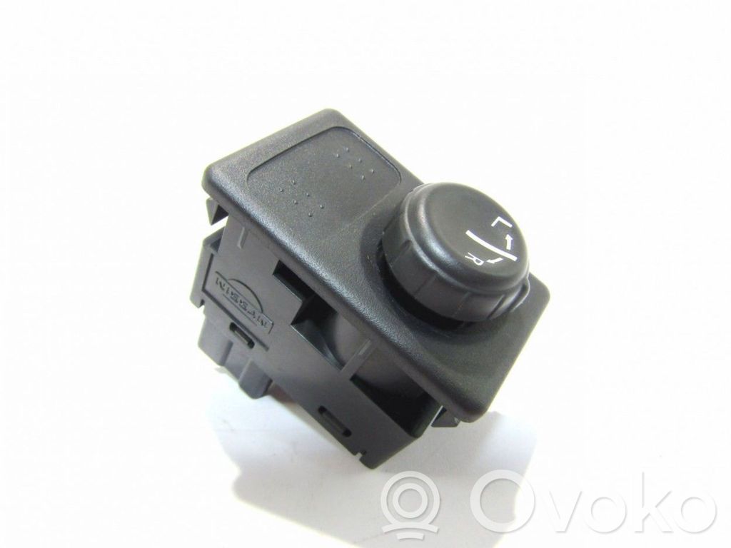 Nissan Almera Tino Wing mirror switch 