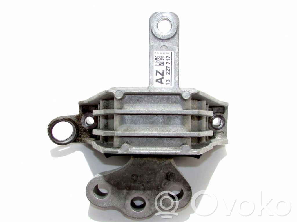 Opel Insignia A Engine mount bracket 
