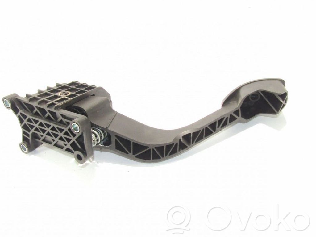 Accelerator throttle pedal
