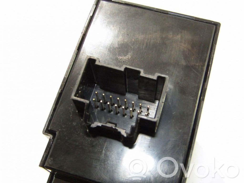 Wing mirror switch