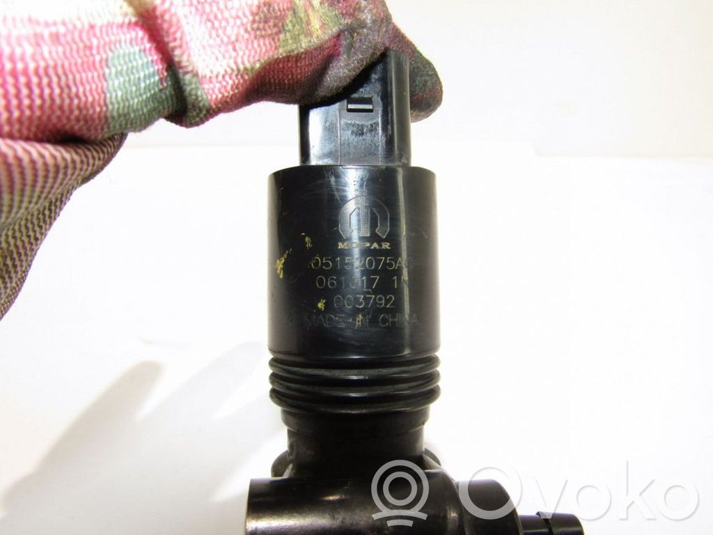 Windscreen/windshield washer pump   05152075AC,061017,1N