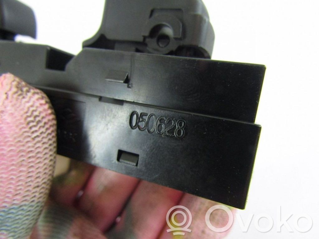 Electric window control switch   050628