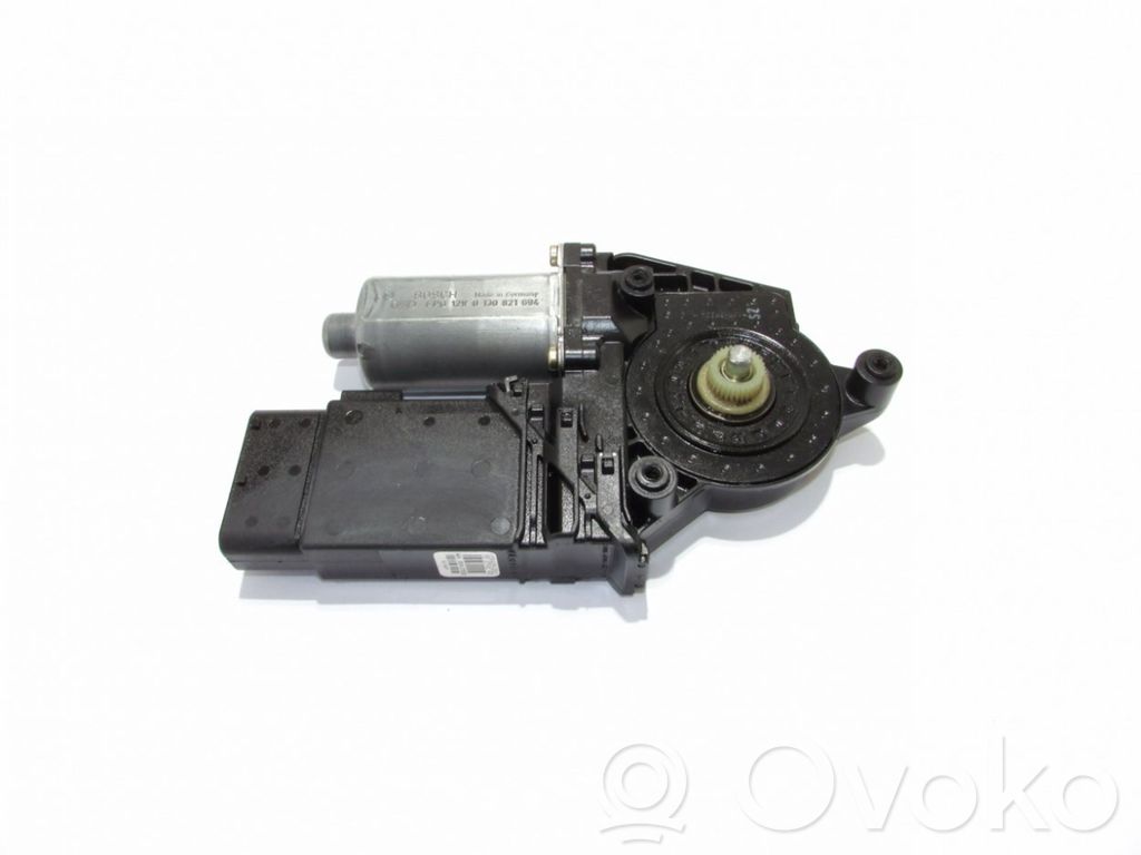 Volkswagen PASSAT B5.5 Etuoven ikkunan nostomoottori 