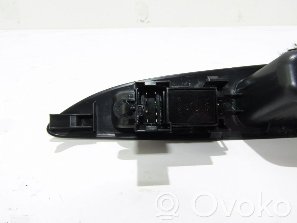 Nissan Primera Electric window control switch 