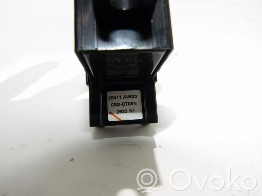 Nissan Primera Electric window control switch 