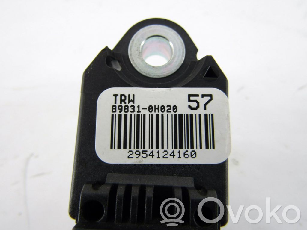 Toyota Aygo AB40 Czujnik uderzenia Airbag 