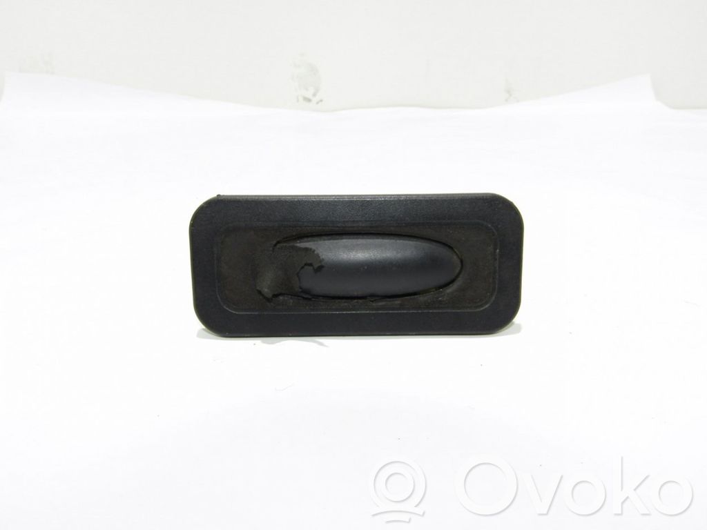 Tailgate opening switch