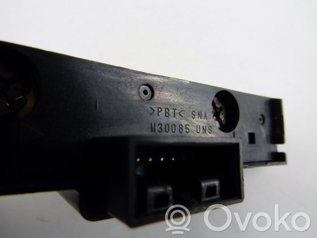 Otros interruptores/perillas/selectores   M30084
